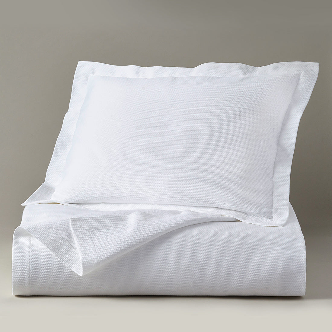 Carrara Coverlet & Shams